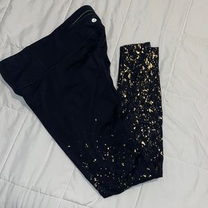 Lululemon 6 Gold Pattern Black leggings